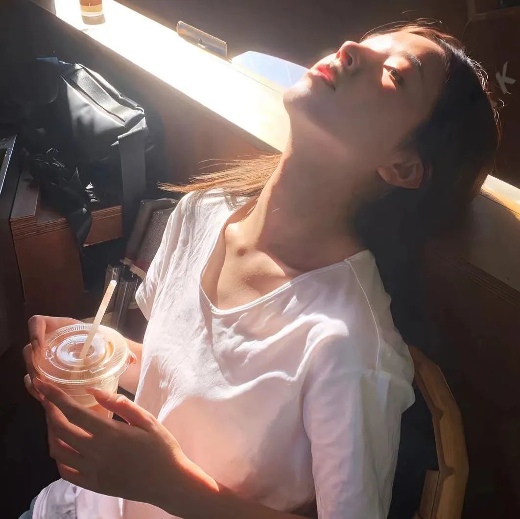轻拍翻转小魔女